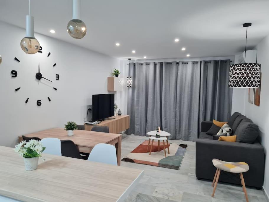 Encantador Apartamento Residencial Con Piscina 토레몰리노스 외부 사진