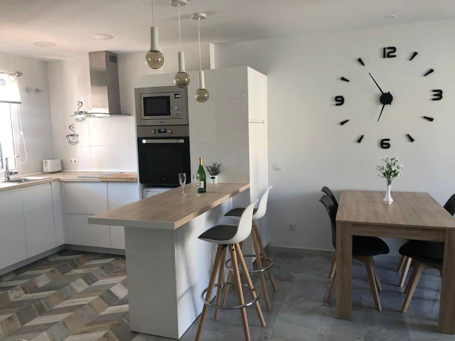Encantador Apartamento Residencial Con Piscina 토레몰리노스 외부 사진